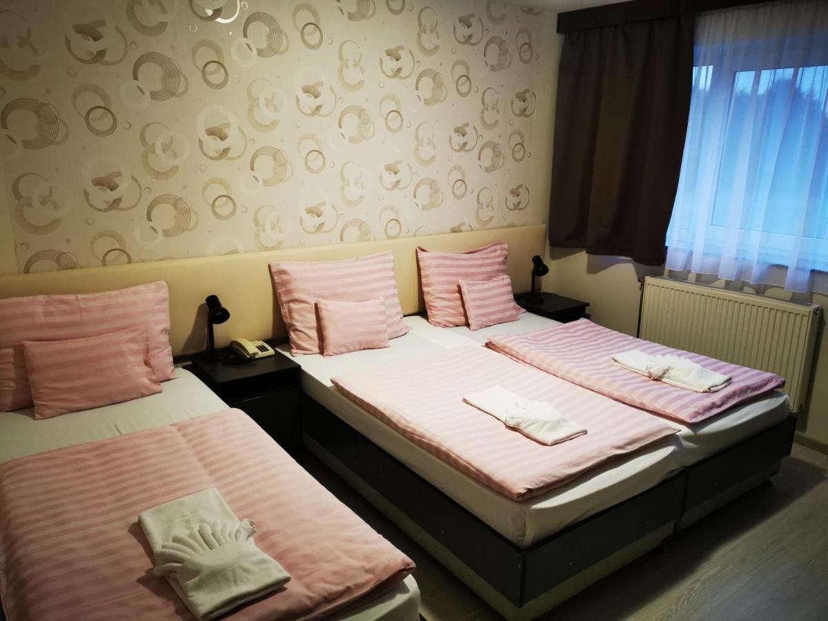 Patyi Etterem Es Hotel Bögöte 외부 사진
