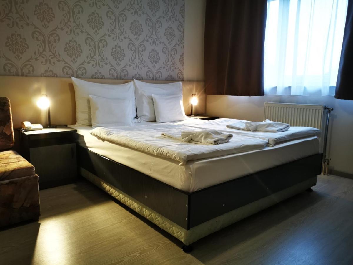Patyi Etterem Es Hotel Bögöte 외부 사진