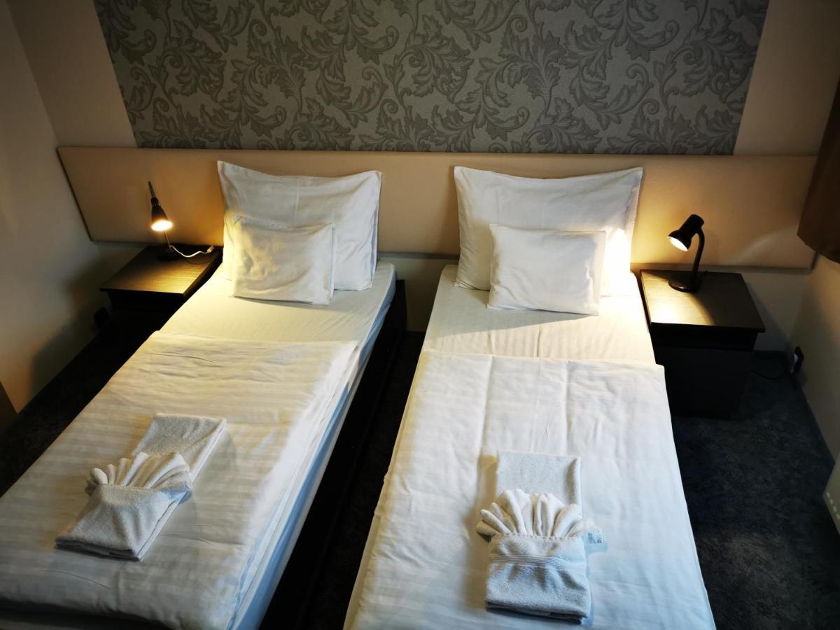 Patyi Etterem Es Hotel Bögöte 외부 사진