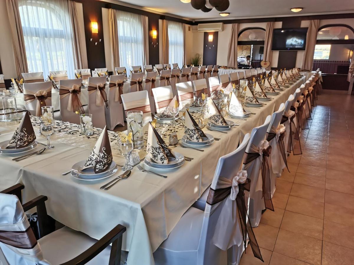 Patyi Etterem Es Hotel Bögöte 외부 사진