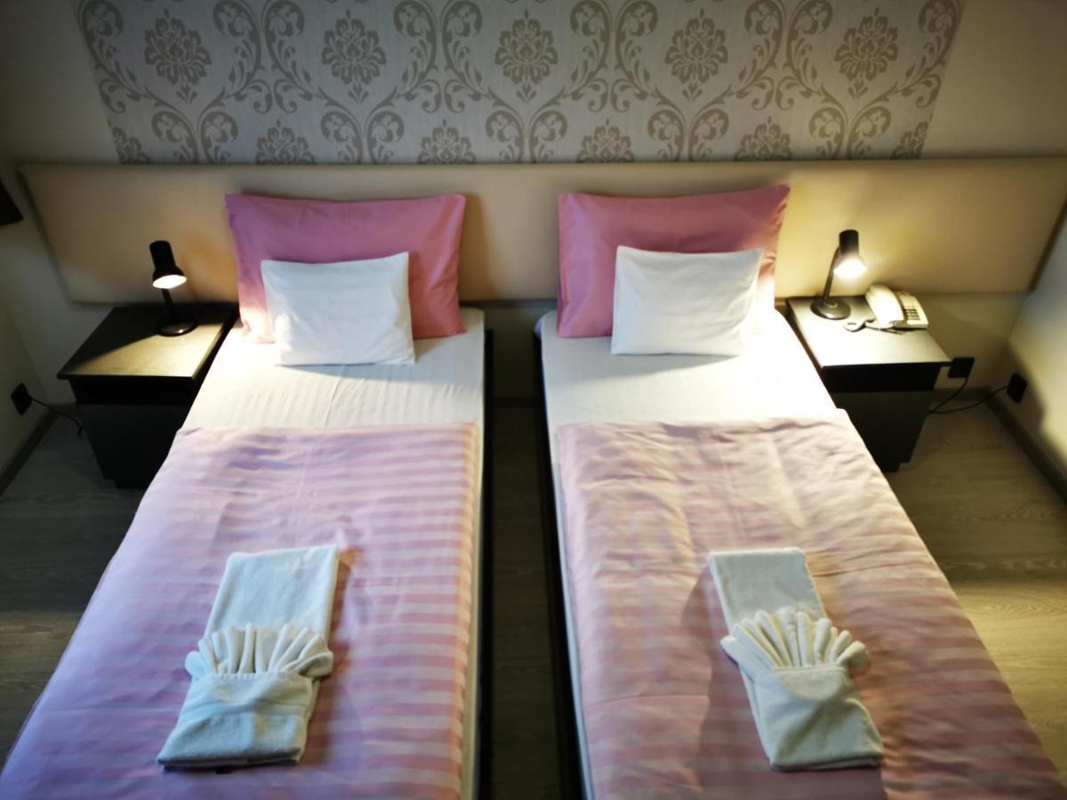 Patyi Etterem Es Hotel Bögöte 외부 사진