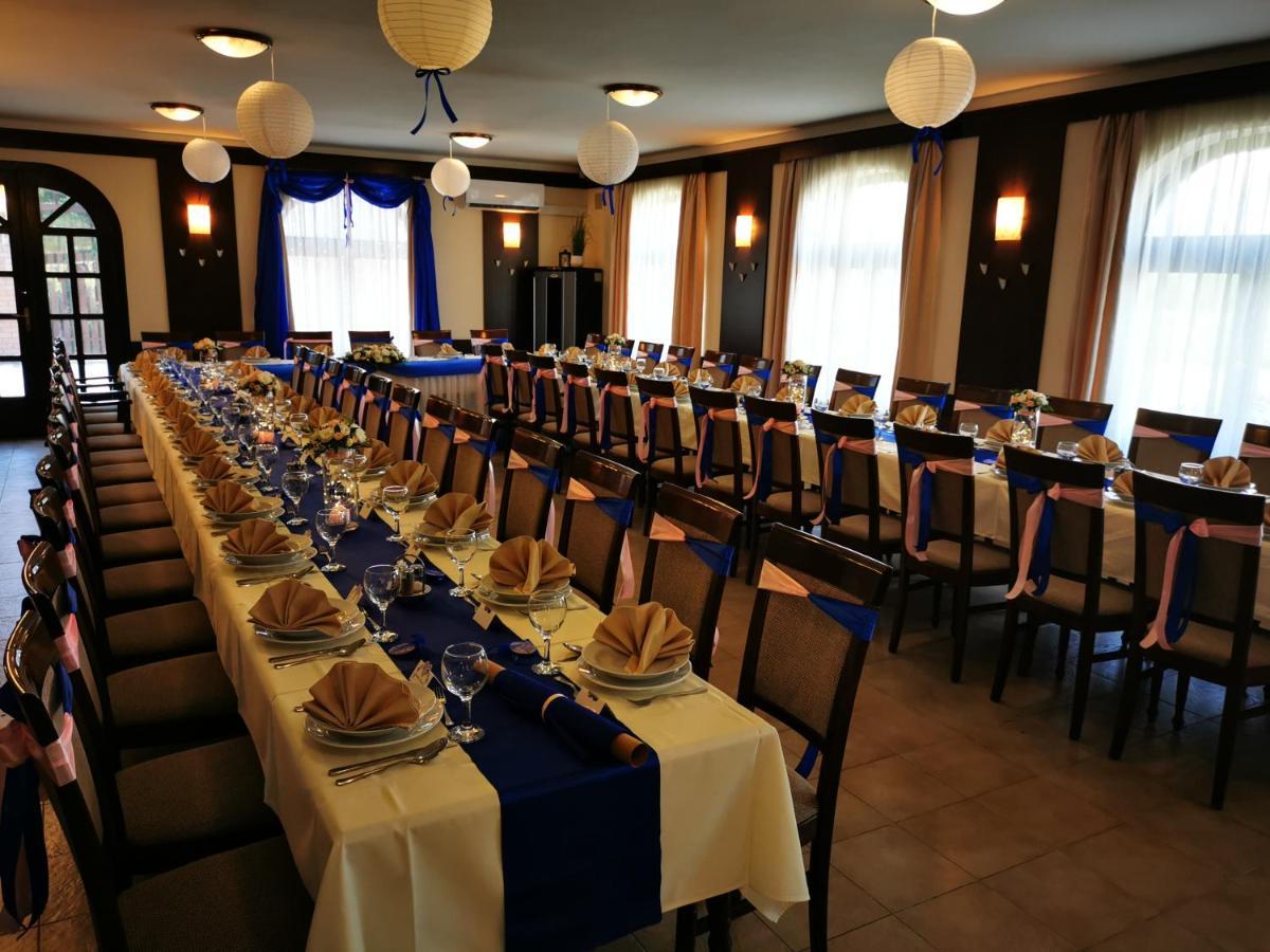Patyi Etterem Es Hotel Bögöte 외부 사진