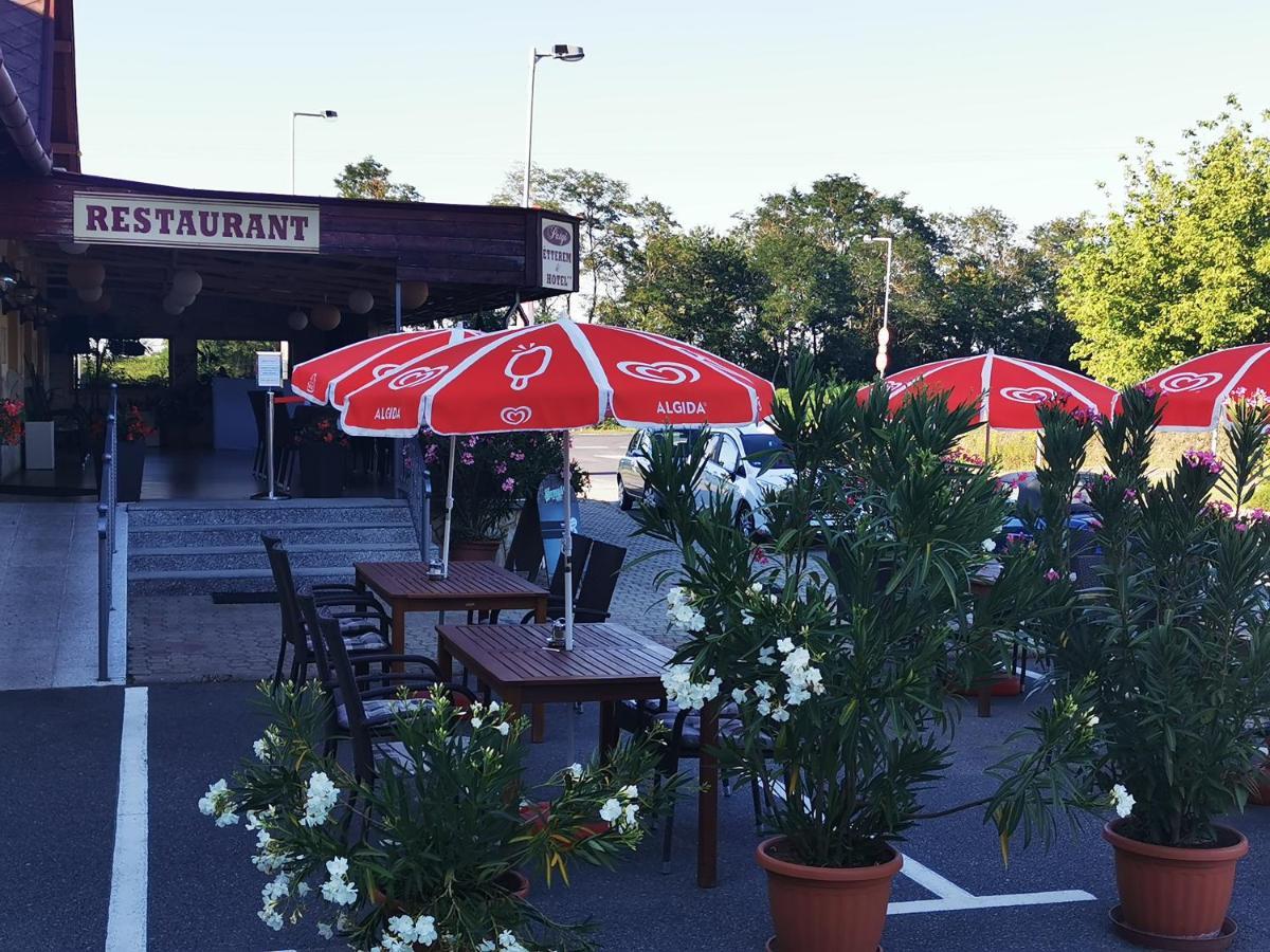 Patyi Etterem Es Hotel Bögöte 외부 사진