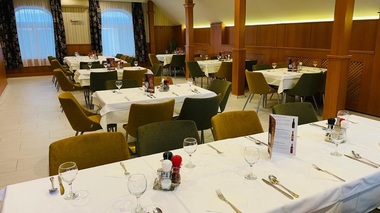 Patyi Etterem Es Hotel Bögöte 외부 사진