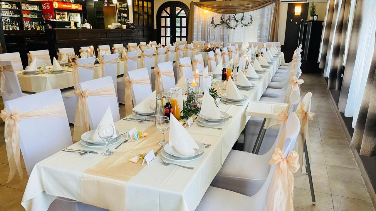 Patyi Etterem Es Hotel Bögöte 외부 사진