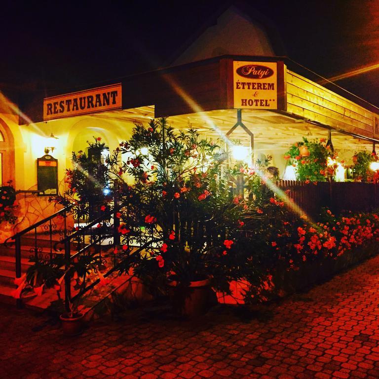 Patyi Etterem Es Hotel Bögöte 외부 사진