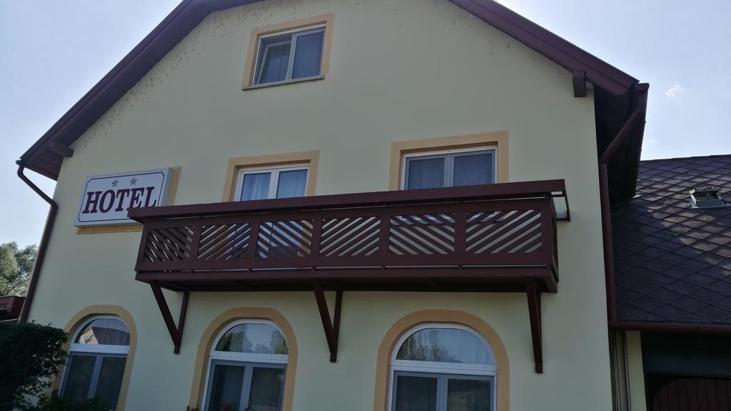 Patyi Etterem Es Hotel Bögöte 외부 사진