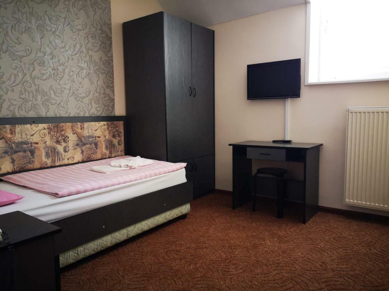 Patyi Etterem Es Hotel Bögöte 외부 사진