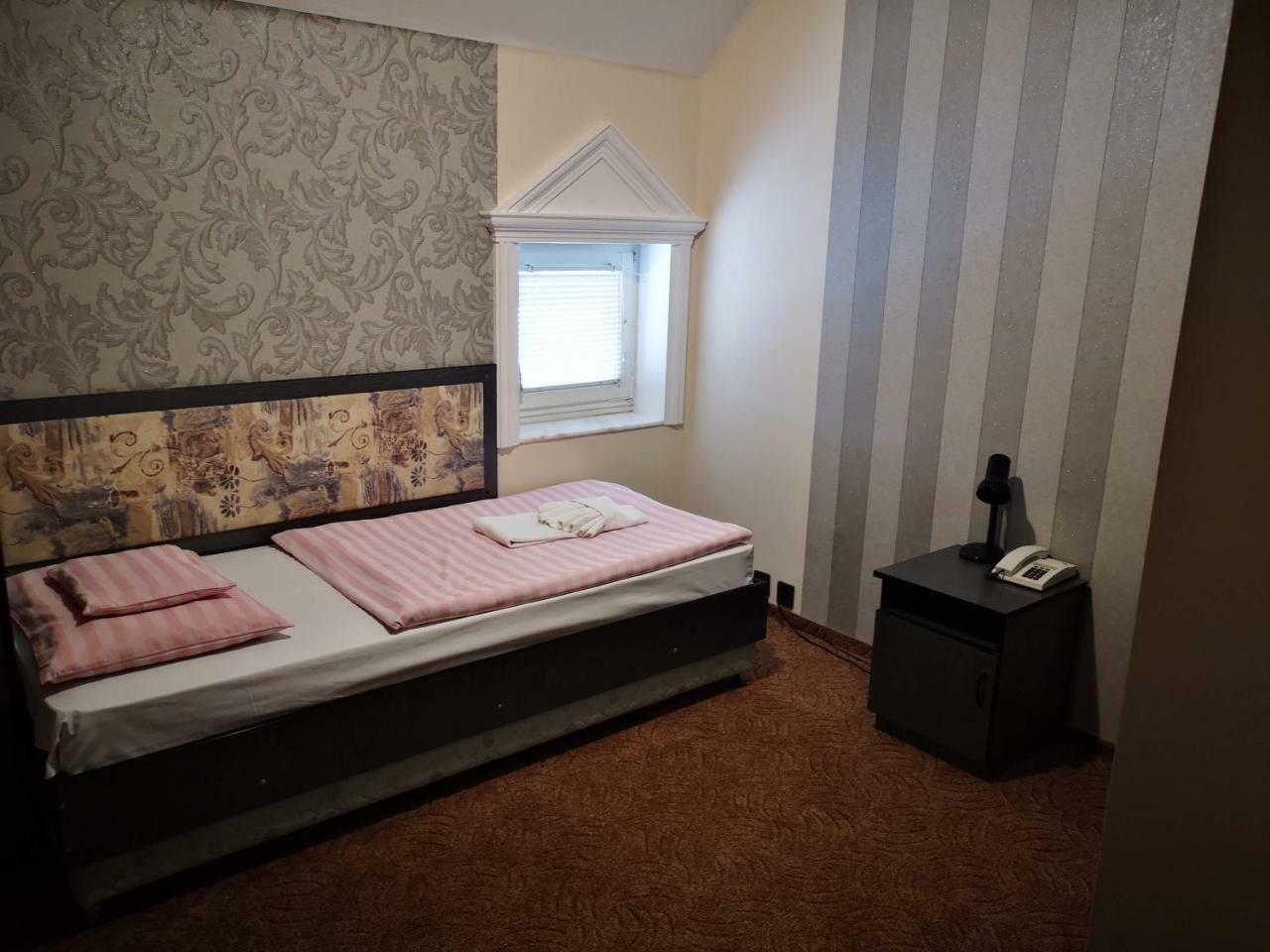 Patyi Etterem Es Hotel Bögöte 외부 사진