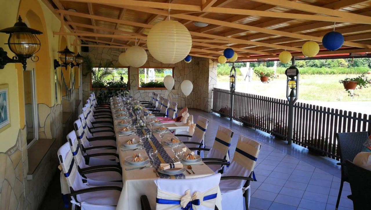 Patyi Etterem Es Hotel Bögöte 외부 사진