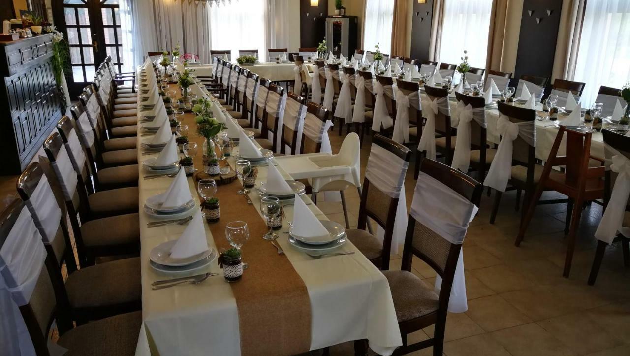 Patyi Etterem Es Hotel Bögöte 외부 사진